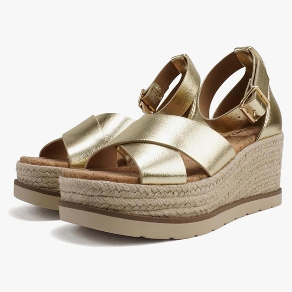 Shoes - Gold Wedge Sandals